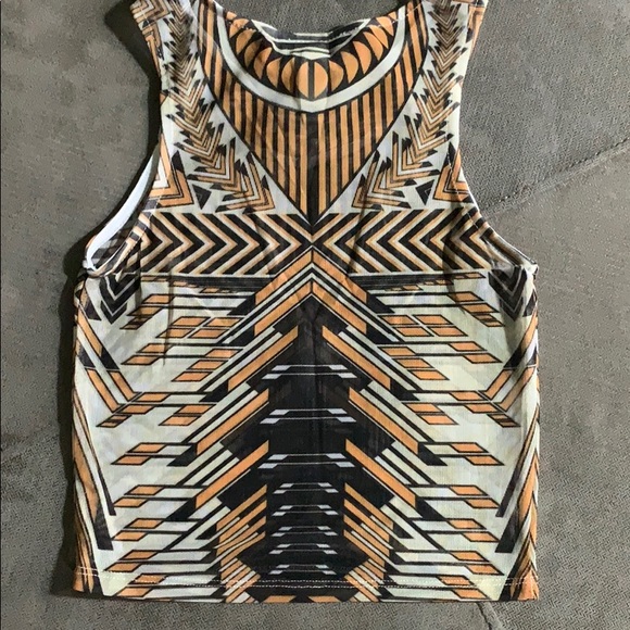 Akira crop - Picture 3 of 3